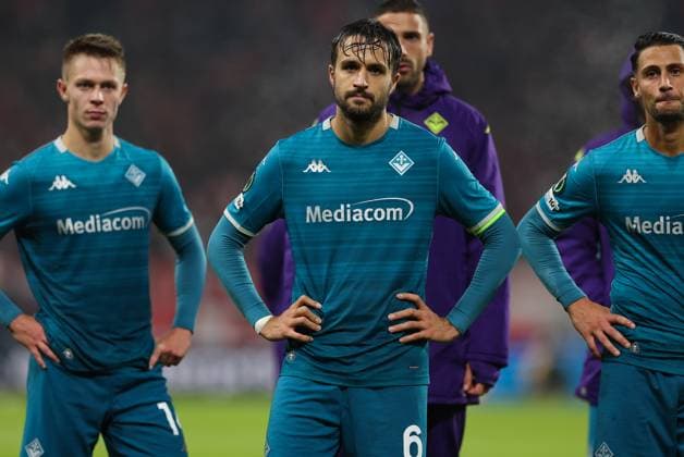 06.11.2025, Fussball UEFA Conference League, 1. FSV Mainz 05 - AC Florenz, v.l., Luca Ranieri (ACF Fiorentina) enttaeuscht, enttaeuscht schauend, dissapointed, traurig, frustiert, frust, gefrustet DFL DFB REGULATIONS PROHIBIT ANY USE OF PHOTOGRAPHS AS IMAGE SEQUENCES AND OR QUASI-VIDEO. xdcx Copyright: HMBxMedia Claus
