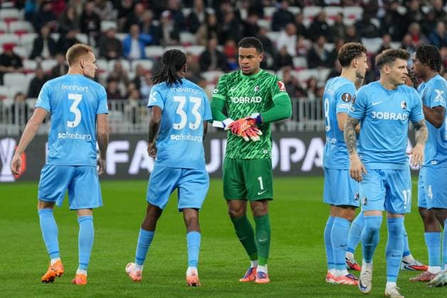 Noah Atubolu (SC Freiburg, 01) , Frankreich, Fussball, UEFA Europa League, 4.Spieltag, Ligaphase, 2025 2026, OGC Nizza vs. SC Freiburg, 06.11.2025, Allianz Riviera, Nizza, Frankreich Nizza Allianz Riviera Provence-Alpes-CÃ te d Azur, CÃ Frankreich Copyright: xArnexAmbergx