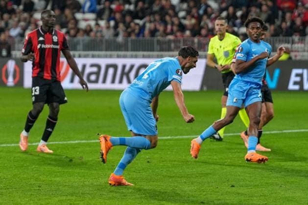 Vincenzo Grifo (SC Freiburg, 32) verwandelt Elfmeter, Strafstoß, Torjubel, Emotionen, Torschuss, Abschluss, Torerfolg, Tor, Treffer , Frankreich, Fussball, UEFA Europa League, 4.Spieltag, Ligaphase, 2025 2026, OGC Nizza vs. SC Freiburg, 06.11.2025, Allianz Riviera, Nizza, Frankreich Nizza Allianz Riviera Provence-Alpes-CÃ te d Azur, CÃ Frankreich Copyright: xArnexAmbergx