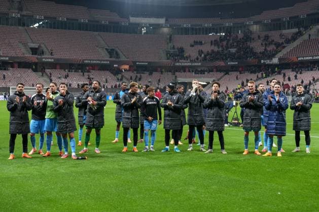 Die Mannschaft bedankt sich bei den Fans und Ultras im Gästeblock und feiert den Sieg , Frankreich, Fussball, UEFA Europa League, 4.Spieltag, Ligaphase, 2025 2026, OGC Nizza vs. SC Freiburg, 06.11.2025, Allianz Riviera, Nizza, Frankreich Nizza Allianz Riviera Provence-Alpes-CÃ te d Azur, CÃ Frankreich Copyright: xArnexAmbergx