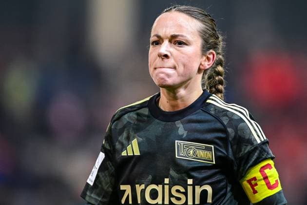 Lisa Heiseler (Union Berlin, 7) enttaeuscht schauend, Enttaeuschung, Frustration, disappointed, pessimistisch, 07.11.2025, München (Deutschland), Fussball, Google Pixel Frauen-Bundesliga, FC Bayern München - 1. FC Union Berlin, DFB DFL REGULATIONS PROHIBIT ANY USE OF PHOTOGRAPHS AS IMAGE SEQUENCES AND OR QUASI-VIDEO.