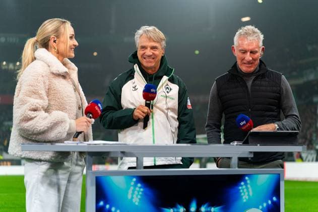 Horst Steffen (SV Werder Bremen, Co-Trainer) bei Sky im Interview mit Katharina Kleinfeldt und Mirko Slomka, GER, SV Werder Bremen vs VfL Wolfsburg, Fussball, Bundesliga, Spieltag 10, Saison 2025 2026, 07.11.2025 DFL REGULATIONS PROHIBIT ANY USE OF PHOTOGRAPHS AS IMAGE SEQUENCES AND OR QUASI-VIDEO GER, SV Werder Bremen vs VfL Wolfsburg, Fussball, Bundesliga, Spieltag 10, Saison 2025 2026, 07.11.2025 Bremen Copyright: xEibner-Pressefoto MaxxVincenx EP_MVN
