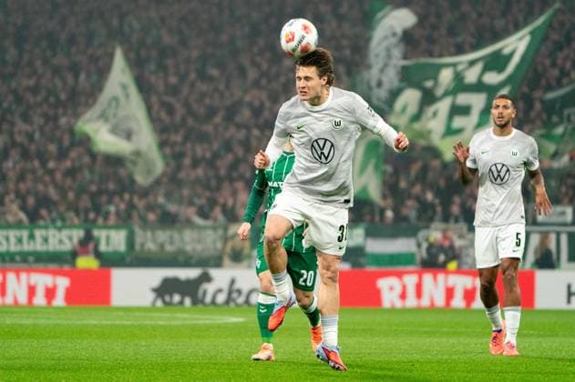 Mattias Svanberg (VfL Wolfsburg, 32) Kopfball, GER, SV Werder Bremen vs VfL Wolfsburg, Fussball, Bundesliga, Spieltag 10, Saison 2025 2026, 07.11.2025 DFL REGULATIONS PROHIBIT ANY USE OF PHOTOGRAPHS AS IMAGE SEQUENCES AND OR QUASI-VIDEO GER, SV Werder Bremen vs VfL Wolfsburg, Fussball, Bundesliga, Spieltag 10, Saison 2025 2026, 07.11.2025 Bremen Copyright: xEibner-Pressefoto MaxxVincenx EP_MVN