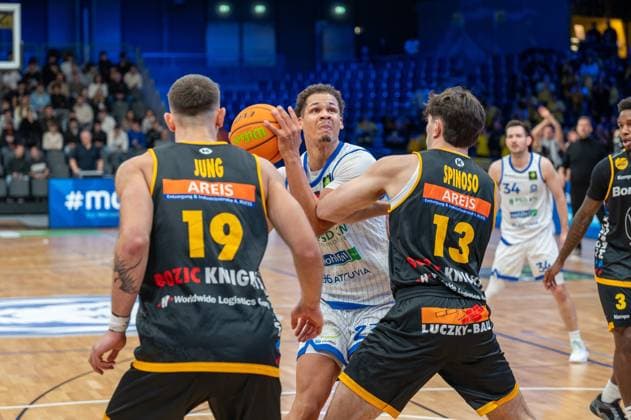 Aeneas Jung (Bozic Estriche Knights Kirchheim, 19), Maurice Marko Pluskota (PS Karlsruhe Lions, 23), David Allan Cohn (PS Karlsruhe Lions, 34), Charles Tyrone Harris Jr. (Bozic Estriche Knights Kirchheim, 03), GER, PS Karlsruhe Lions vs. Bozic Estriche Knights Kirchheim, BARMER 2. Basketball Bundesliga, 07. Spieltag, Saison 2025 2026, 07.11.2025 GER, PS Karlsruhe Lions vs. Bozic Estriche Knights Kirchheim, BARMER 2. Basketball Bundesliga, 07. Spieltag, Saison 2025 2026, 07.11..2025 Karlsruhe Copyright: xEibner-Pressefoto SilasxKunzx EP_SKZ