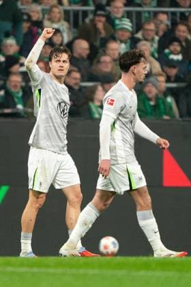 Tor zum 0:1 Mattias Svanberg (VfL Wolfsburg, 32) jubelt Jubel, Aaron Zehnter (VfL Wolfsburg, 25), GER, SV Werder Bremen vs VfL Wolfsburg, Fussball, Bundesliga, Spieltag 10, Saison 2025 2026, 07.11.2025 DFL REGULATIONS PROHIBIT ANY USE OF PHOTOGRAPHS AS IMAGE SEQUENCES AND OR QUASI-VIDEO GER, SV Werder Bremen vs VfL Wolfsburg, Fussball, Bundesliga, Spieltag 10, Saison 2025 2026, 07.11.2025 Bremen Copyright: xEibner-Pressefoto MaxxVincenx EP_MVN