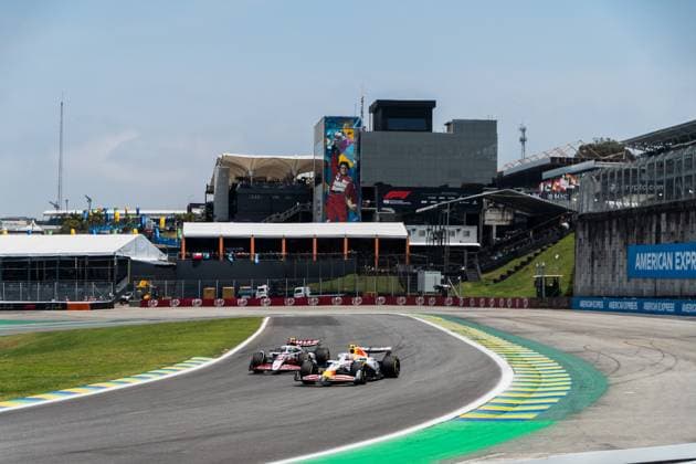 Formula?1?MSC?Cruises?Grande?Prêmio?de?São?Paulo?2025 Gabriela Testa OVERTAKE MAXPPP - São?Paulo 07 11 2025 87 BEARMAN Oliver (gbr), MoneyGram Haas F1 Team, and 30 LAWSON Liam (nld), Visa Cash APP Racing Bulls, action at the Formula 1 MSC Cruises Grande Prêmio de São Paulo 2025, the 21st round of the 2025 FIA Formula 1 World Championship, WM, Weltmeisterschaft at the Autódromo José Carlos Pace in São Paulo, interlaces, Brazil, from 6 to 9 November 2025 São?Paulo Autódromo José?Carlos?Pace, Interlagos Brazil Copyright: xOVERTAKE MAXPPPxGabrielaxTestax OVT202511084440 OVT202511084440