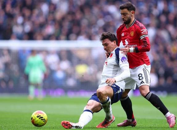 London, England, 8th November 2025. Joao Palhinha of Tottenham Hotspur and Bruno Fernandes of Manchester United, ManU challenge for the ball during the Tottenham Hotspur vs Manchester United Premier League match at the Tottenham Hotspur Stadium, London. Picture credit should read: Paul Terry Sportimage EDITORIAL USE ONLY. No use with unauthorised audio, video, data, fixture lists, club league logos or live services. Online in-match use limited to 120 images, no video emulation. No use in betting, games or single club league player publications. SPI_017_PT_Tottenaham_Man_Utd SPI-4271-0017