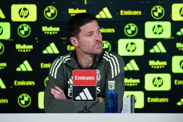 November 8, 2025, Valdebebas, Madrid, Spain: Xabi Alonso, head coach of Real Madrid, attends his press conference, PK, Pressekonferenz during the training day of Real Madrid ahead the Spanish League, LaLiga EA Sports, football match against Rayo Vallecano at Ciudad Deportiva Real Madrid on November 8, 2025, in Valdebebas, Madrid, Spain. Valdebebas Spain - ZUMAa181 20251108_zaa_a181_077 Copyright: xDennisxAgyemanx