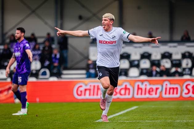 Alessio Besio (SC Verl, 23) jubelt nach Tor zum 1:0 GER, SC Verl vs. FC Erzgebirge Aue, Fussball, 3. Liga, 14. Spieltag, Spielzeit 2025 2026, 08.11.2025 DFL Regulations prohibit any use of photographers as image sequences and or quasi-video. GER, SC Verl vs. FC Erzgebirge Aue, Fussball, 3. Liga, 14. Spieltag, Spielzeit 2025 2026, 08.11.2025 Verl Copyright: xEibner-Pressefoto JanxRollingerx EP_JSK