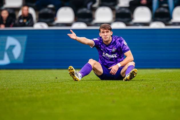 Pascal Fallmann (FC Erzgebirge Aue, 17) aergert sich regt sich auf GER, SC Verl vs. FC Erzgebirge Aue, Fussball, 3. Liga, 14. Spieltag, Spielzeit 2025 2026, 08.11.2025 DFL Regulations prohibit any use of photographers as image sequences and or quasi-video. GER, SC Verl vs. FC Erzgebirge Aue, Fussball, 3. Liga, 14. Spieltag, Spielzeit 2025 2026, 08.11.2025 Verl Copyright: xEibner-Pressefoto JanxRollingerx EP_JSK