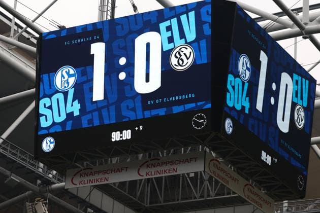 08.11.2025, xrekx, Fussball 2.Bundesliga, FC Schalke 04 - SV Elversberg v.l. Anzeigetafel, Videowall, Scoreboard, Info, Werbung Endstand 1:0 Symbolfoto, Symbolbild, Symbol Stadion, symbolic photo, symbolic image, symbolic stadium (DFL DFB REGULATIONS PROHIBIT ANY USE OF PHOTOGRAPHS as IMAGE SEQUENCES and or QUASI-VIDEO) Gelsenkirchen