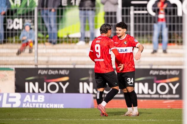 Halim Eroglu, (TSG Balingen, 34) zum Tor zum 1:0 fuer Balingen, Freude Emotion TSG Balingen vs. TSV Schott Mainz, Fussball, Regionalliga Suedwest, 16. Spieltag, Saison 2025 2026, 08.11.2025, Eibner-Pressefoto Andreas Ulmer TSG Balingen vs. TSV Schott Mainz, Fussball, Regionalliga Suedwest, 16. Spieltag, Saison 2025 2026, 08.11.2025, Balingen Copyright: xEibner-Pressefoto AndreasxUlmerx EP_AUR
