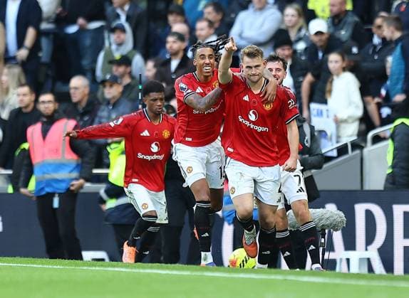Matthijs de Ligt of Manchester United, ManU celebrates scoring his sides second goal Tottenham Hotspur v Manchester United, Premier League, Football, Tottenham Hotspur Stadium, London, UK - 08 Nov 2025London Tottenham Hotspur Stadium United Kingdom EDITORIAL USE ONLY No use with unauthorised audio, video, data, fixture lists, club league logos or live services. Online in-match use limited to 120 images, no video emulation. No use in betting, games or single club league player publications. Copyright: xMichaelxZemanek Shutterstockx 15701605av