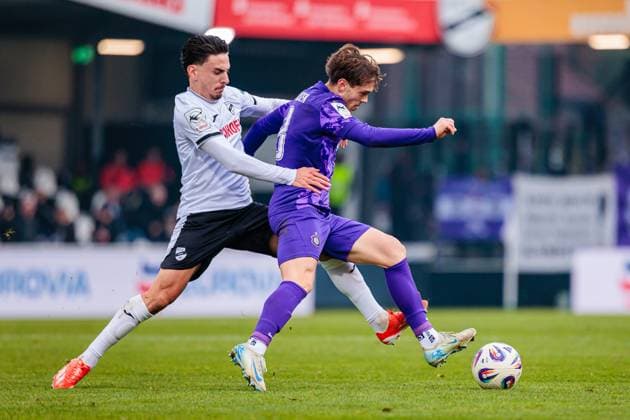 v.l. Timur Gayret (SC Verl, 30), Mika Clausen (FC Erzgebirge Aue, 08) im Zweikampf GER, SC Verl vs. FC Erzgebirge Aue, Fussball, 3. Liga, 14. Spieltag, Spielzeit 2025 2026, 08.11.2025 DFL Regulations prohibit any use of photographers as image sequences and or quasi-video. GER, SC Verl vs. FC Erzgebirge Aue, Fussball, 3. Liga, 14. Spieltag, Spielzeit 2025 2026, 08.11.2025 Verl Copyright: xEibner-Pressefoto JanxRollingerx EP_JSK