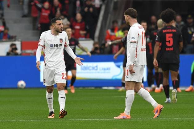 V.l.n.r. Arijon Ibrahimovic und Budu Zivzivadze ( beide 1 FC Heidenheim ) ratlos nach dem fruehen Gegentor. GER, Bayer 04 Leverkusen vs 1 FC Heidenheim, Fussball, Bundesliga, 10. Spieltag, Spielzeit 2025 2026, 08.11.2025 DFL REGULATIONS PROHIBIT ANY USE OF PHOTOGRAPHS AS IMAGE SEQUENCES AND OR QUASI-VIDEO GER, Bayer 04 Leverkusen vs 1 FC Heidenheim, Fussball, Bundesliga, 10. Spieltag, Spielzeit 2025 2026, 08.11.2025 Leverkusen Copyright: xEibner-Pressefoto ThomasxThienelx EP_TTL