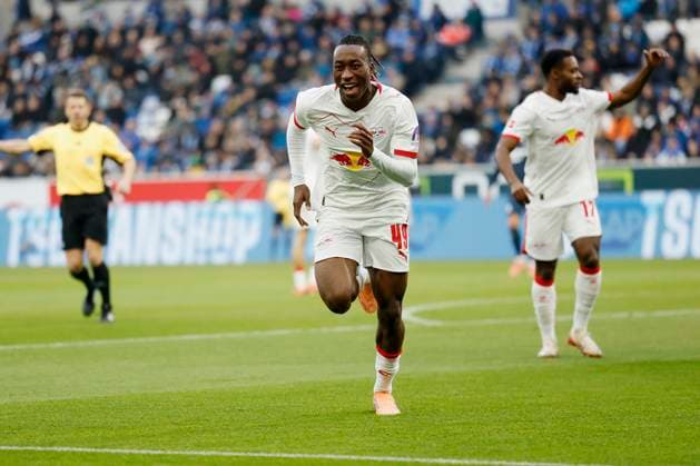 v.l.n.r.: Torschuetze, Scorer Yan Diomande, Jubel nach seinem Tor zum 1:0, jubelnd, bejubelt, jubelt, jubeln, Cheers after the goal, cheering, celebrated, cheers, cheering, emotions 08.11.2025, Fussball, Bundesliga, TSG Hoffenheim - RB Leipzig, GER, Sinnsheim, PreZero Arena, DFL REGULATIONS PROHIBIT ANY USE OF PHOTOGRAPHS AS IMAGE SEQUENCES AND OR QUASI-VIDEO. Copyright: HMBxMedia xHeikoxBecker