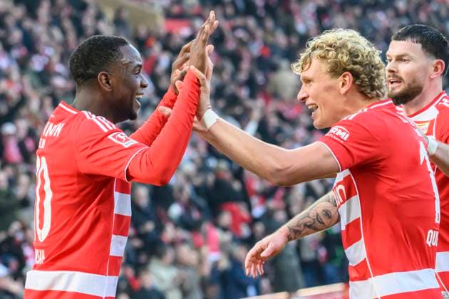 f.l.t.r.: Ilyas Ansah (1.FC Union), Leopold Querfeld (1.FC Union), Tor, Treffer, Jubel, Torjubel, Freude, Begeisterung, feiert,celebreting the goal, joy, jubilation, cheering, not given 1:0, in the 1. Bundesliga match, 1. FC Union Berlin vs. FC Bayern Munich, Bundesliga, soccer, DFB, 2025 2026 season, at the Alte Foersterei stadium, im Spiel der ersten Bundesligaspiel, 1. FC Union Berlin gegen FC Bayern München, Bundesliga, Fußball, DFB, Saison 2025 2026, im Stadion Alte Försterei, DFB DFL REGULATIONS PROHIBIT ANY USE OF PHOTOGRAPHS AS IMAGE SEQUENCES AND OR QUASI-VIDEO, 08.11.25, Copyright: HMBxMedia UwexKoch