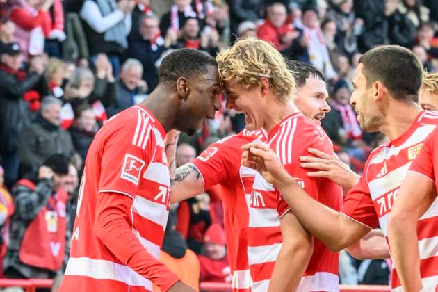 f.l.t.r.: Ilyas Ansah (1.FC Union), Tor, Treffer, Jubel, Torjubel, Freude, Begeisterung, feiert,celebreting the goal, joy, jubilation, cheering, not given 1:0, in the 1. Bundesliga match, 1. FC Union Berlin vs. FC Bayern Munich, Bundesliga, soccer, DFB, 2025 2026 season, at the Alte Foersterei stadium, im Spiel der ersten Bundesligaspiel, 1. FC Union Berlin gegen FC Bayern München, Bundesliga, Fußball, DFB, Saison 2025 2026, im Stadion Alte Försterei, DFB DFL REGULATIONS PROHIBIT ANY USE OF PHOTOGRAPHS AS IMAGE SEQUENCES AND OR QUASI-VIDEO, 08.11.25, Copyright: HMBxMedia UwexKoch