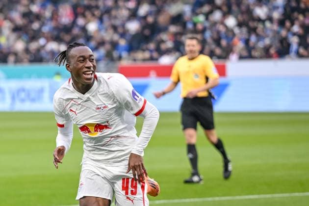 Yan Diomandà (RB Leipzig) Torjubel, jubelt nach seinem treffer zum 0:1 waehrend des spiels der Bundesliga zwischen TSG Hoffenheim und RB Leipzig, PreZero Arena am 08. November 2025 in Sinsheim, Deutschland. (Foto von Harry Langer DeFodi Images) +++ Yan Diomandà (RB Leipzig) celebrates after scoring his team s first goal during the Bundesliga match between TSG Hoffenheim and RB Leipzig at PreZero Arena on November 8, 2025 in Sinsheim, Germany. (Photo by Harry Langer DeFodi Images) DFL regulations prohibit any use of photographs as image sequences and or quasi-video. (Photo by Harry Langer DeFodi Images) DFL regulations prohibit any use of photographs as image sequences and or quasi-video. Yan Diomandà RB Leipzig Torjubel, jubilates after scoring his team s first goal during the Bundesliga match between TSG Hoffenheim and RB Leipzig, PreZero Arena on November 08, 2025 in Sinsheim, Germany Photo by Harry Langer DeFodi Images Yan Diomandà RB Leipzig celebrates after scoring his team s first goal during the Bundesliga match between TSG Hoffenheim and RB Leipzig at PreZero Arena on November 8, 2025 in Sinsheim, Germany Photo by Harry Langer DeFodi Images DFL regulations prohibit any use of photographs as image sequences and or quasi video Photo by Harry Langer DeFodi Images DFL regulations prohibit any use of photographs as image sequences and or quasi video