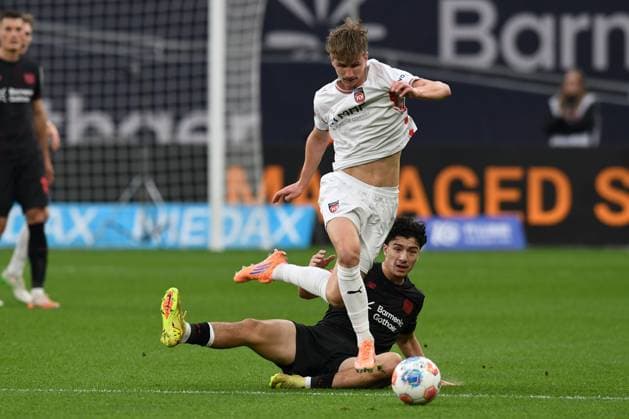 Ibrahim Maza ( Bayer 04 Leverkusen ) im Zweikampf mit Jan Schoeppner ( 1 FC Heidenheim ). GER, Bayer 04 Leverkusen vs 1 FC Heidenheim, Fussball, Bundesliga, 10. Spieltag, Spielzeit 2025 2026, 08.11.2025 DFL REGULATIONS PROHIBIT ANY USE OF PHOTOGRAPHS AS IMAGE SEQUENCES AND OR QUASI-VIDEO GER, Bayer 04 Leverkusen vs 1 FC Heidenheim, Fussball, Bundesliga, 10. Spieltag, Spielzeit 2025 2026, 08.11.2025 Leverkusen Copyright: xEibner-Pressefoto ThomasxThienelx EP_TTL