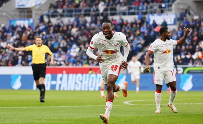 Hoffenheim - RB Leipzig Bundesliga Sinsheim, 08.11.2025, PreZero Arena, Fußball Bundesliga, Spieltag 10 , TSG 1899 Hoffenheim vs. RB Leipzig , Tor für Leipzig zum 0:1. Im Bild: Torschütze Yan Diomande (49, RB Leipzig), Torjubel , Nur zur redaktionellen Nutzung. Only editorial use. , DFL regulations prohibit any use of photographs as image sequences and or quasi-video. ,