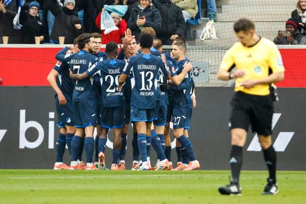 Torjubel TSG Hoffenheim beim 1:1 durch Albian Hajdari (TSG Hoffenheim, 21) , Deutschland, Fussball, 1. Bundesliga, 10.Spieltag, 2025 2026, TSG Hoffenheim vs. RB Leipzig, 08.11.2025, PreZero Arena, Sinsheim, Deutschland Sinsheim PreZero Arena Baden-Württemberg Deutschland Copyright: xGrantxHubbsx