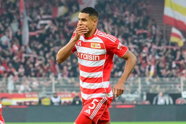 f.l.t.r.: Danilho Doekhi (1.FC Union), Tor, Treffer, Jubel, Torjubel, Freude, Begeisterung, feiert,celebreting the goal, joy, jubilation, cheering, 1:0, in the 1. Bundesliga match, 1. FC Union Berlin vs. FC Bayern Munich, Bundesliga, soccer, DFB, 2025 2026 season, at the Alte Foersterei stadium, im Spiel der ersten Bundesligaspiel, 1. FC Union Berlin gegen FC Bayern München, Bundesliga, Fußball, DFB, Saison 2025 2026, im Stadion Alte Försterei, DFB DFL REGULATIONS PROHIBIT ANY USE OF PHOTOGRAPHS AS IMAGE SEQUENCES AND OR QUASI-VIDEO, 08.11.25, Copyright: HMBxMedia UwexKoch
