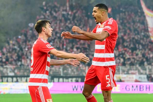 f.l.t.r.: Janik Haberer (1.FC Union), Danilho Doekhi (1.FC Union), Tor, Treffer, Jubel, Torjubel, Freude, Begeisterung, feiert,celebreting the goal, joy, jubilation, cheering, 1:0, in the 1. Bundesliga match, 1. FC Union Berlin vs. FC Bayern Munich, Bundesliga, soccer, DFB, 2025 2026 season, at the Alte Foersterei stadium, im Spiel der ersten Bundesligaspiel, 1. FC Union Berlin gegen FC Bayern München, Bundesliga, Fußball, DFB, Saison 2025 2026, im Stadion Alte Försterei, DFB DFL REGULATIONS PROHIBIT ANY USE OF PHOTOGRAPHS AS IMAGE SEQUENCES AND OR QUASI-VIDEO, 08.11.25, Copyright: HMBxMedia UwexKoch