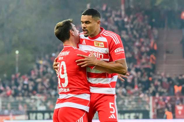 f.l.t.r.: Janik Haberer (1.FC Union), Danilho Doekhi (1.FC Union), Tor, Treffer, Jubel, Torjubel, Freude, Begeisterung, feiert,celebreting the goal, joy, jubilation, cheering, 1:0, in the 1. Bundesliga match, 1. FC Union Berlin vs. FC Bayern Munich, Bundesliga, soccer, DFB, 2025 2026 season, at the Alte Foersterei stadium, im Spiel der ersten Bundesligaspiel, 1. FC Union Berlin gegen FC Bayern München, Bundesliga, Fußball, DFB, Saison 2025 2026, im Stadion Alte Försterei, DFB DFL REGULATIONS PROHIBIT ANY USE OF PHOTOGRAPHS AS IMAGE SEQUENCES AND OR QUASI-VIDEO, 08.11.25, Copyright: HMBxMedia UwexKoch