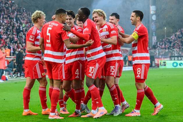 f.l.t.r.: Danilho Doekhi (1.FC Union), Tor, Treffer, Jubel, Torjubel, Freude, Begeisterung, feiert,celebreting the goal, joy, jubilation, cheering, 1:0, in the 1. Bundesliga match, 1. FC Union Berlin vs. FC Bayern Munich, Bundesliga, soccer, DFB, 2025 2026 season, at the Alte Foersterei stadium, im Spiel der ersten Bundesligaspiel, 1. FC Union Berlin gegen FC Bayern München, Bundesliga, Fußball, DFB, Saison 2025 2026, im Stadion Alte Försterei, DFB DFL REGULATIONS PROHIBIT ANY USE OF PHOTOGRAPHS AS IMAGE SEQUENCES AND OR QUASI-VIDEO, 08.11.25, Copyright: HMBxMedia UwexKoch