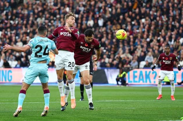 Max Kilman of West Ham United with a header on goal West Ham United v Burnley, Premier League, Football, London Stadium, London, UK - 08 Nov 2025London London Stadium United Kingdom EDITORIAL USE ONLY No use with unauthorised audio, video, data, fixture lists, club league logos or live services. Online in-match use limited to 120 images, no video emulation. No use in betting, games or single club league player publications. Copyright: xSimonxDael Shutterstockx 15701686al