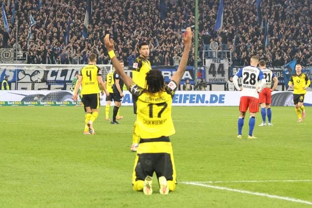 GER, xFSx ,Hamburg, HSV , 1. Bundesliga , Fussball, DFL, Hamburger SV , am Hamburger Volksparkstadion , Borussia Dortmund , 08.11.2025 , v.l. Carney Chukwuemeka (Borussia Dortmund ,17) macht das 0:1 DFL regulations prohibit any use of photographs as image sequences and or quasi-video. Copyright: HMBxMedia FernandoxSoares