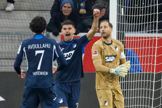 Leon Avdullahu (TSG Hoffenheim, 07), Albian Hajdari (TSG Hoffenheim, 21) und Oliver Baumann (TSG Hoffenheim, 01) , Deutschland, Fussball, 1. Bundesliga, 10.Spieltag, 2025 2026, TSG Hoffenheim vs. RB Leipzig, 08.11.2025, PreZero Arena, Sinsheim, Deutschland Sinsheim PreZero Arena Baden-Württemberg Deutschland Copyright: xGrantxHubbsx