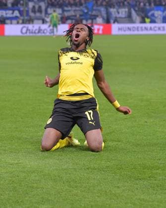 08.11.2025, xblx, Fussball 1.Bundesliga, Hamburger SV - Borussia Dortmund v.l. Carney Chukwuemeka (Borussia Dortmund), Goal scored, Tor zum 0:1,, celebrate the goal, Torjubel , Jubel, jubeln, jubelt, (DFL DFB REGULATIONS PROHIBIT ANY USE OF PHOTOGRAPHS as IMAGE SEQUENCES and or QUASI-VIDEO) Hamburg