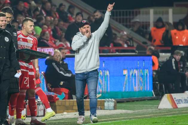 f.l.t.r.: Steffen Baumgart ( 1.FC Union Berlin, Trainer), in the 1. Bundesliga match, 1. FC Union Berlin vs. FC Bayern Munich, Bundesliga, soccer, DFB, 2025 2026 season, at the Alte Foersterei stadium, im Spiel der ersten Bundesligaspiel, 1. FC Union Berlin gegen FC Bayern München, Bundesliga, Fußball, DFB, Saison 2025 2026, im Stadion Alte Försterei, DFB DFL REGULATIONS PROHIBIT ANY USE OF PHOTOGRAPHS AS IMAGE SEQUENCES AND OR QUASI-VIDEO, 08.11.25, Copyright: HMBxMedia UwexKoch