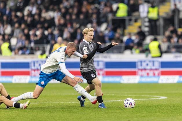 Fussball, Saison 2025 2026, 3. Liga, Donaustadion Ulm, 14. Spieltag, SSV Ulm 1846 Fußball - FC Hansa Rostock, 08.11.2025 08.11.2025, Fussball, Saison 2025 2026, 3. Liga, Donaustadion Ulm, 14. Spieltag, SSV Ulm 1846 Fußball - FC Hansa Rostock, U19-Spieler 31 Benedikt Ehe (SSV Ulm 1846 Fußball) mit seinem Drittliga-Debüt Foto: Lucca Fundel Ulm Donaustadion Baden-Württemberg Deutschland