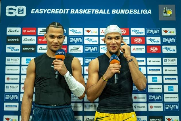 Nicholas Tischler (EWE Baskets Oldenburg, 11), Brandon Tischler (MHP RIESEN Ludwigsburg, 24), GER, MHP RIESEN Ludwigsburg vs. EWE Baskets Oldenburg, easycredit BBL, Basketball, Bundesliga, 7. Spieltag, Spielzeit 2025 2026, 08.11.2025, GER, MHP RIESEN Ludwigsburg vs. EWE Baskets Oldenburg, easycredit BBL, Basketball, Bundesliga, 7. Spieltag, Spielzeit 2025 2026, 08.11.2025 Ludwigsburg Copyright: xEibner-Pressefoto SaschaxWaltherx EP_EER