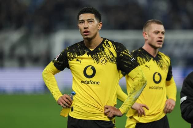 GER, xFSx ,Hamburg, HSV , 1. Bundesliga , Fussball, DFL, Hamburger SV , am Hamburger Volksparkstadion , Borussia Dortmund , 08.11.2025 , v.l. Jobe Bellingham (Borussia Dortmund ,7) enttaeuscht, enttaeusch schauend, dissapointed, traurig, frustriert, frust, gefrustet DFL regulations prohibit any use of photographs as image sequences and or quasi-video. Copyright: HMBxMedia FernandoxSoares