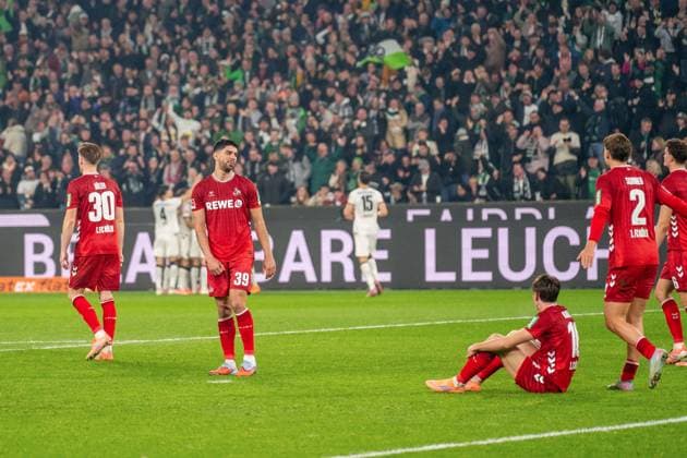 Enttaeuschung bei den Koelnern nach dem Gegentor zum 1:0 durch Philipp Sander (Borussia Moenchengladbach, 16) VfL Borussia Moenchengladbach vs. 1. FC Koeln, Fussball, 1. Bundesliga, 10. Spieltag, Saison 2025 2026, 08.11.2025 DFL REGULATIONS PROHIBIT ANY USE OF PHOTOGRAPHS AS IMAGE SEQUENCES AND OR QUASI-VIDEO VfL Borussia Moenchengladbach vs. 1. FC Koeln, Fussball, 1. Bundesliga, 10. Spieltag, Saison 2025 2026, 08.11.2025 Moenchengladbach Copyright: xEibner-Pressefoto J.xDerondeaux EP_JDU