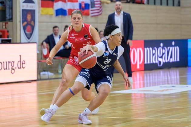 Kennedy Dickie (Panthers, 1), Liz Smith (Lions, 24), Syntainics MBC vs. GiroLive Panthers Osnabrueck, Basketball, Damen, Bundesliga, Saison 2025 26, 7. Spieltag, 08.11.2025. Halle SWH Arena Sachsen-Anhalt Deutschland