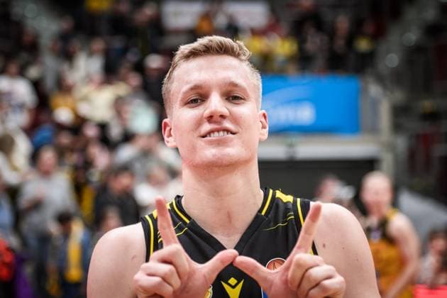 Johannes Patrick (MHP RIESEN Ludwigsburg, 06) - Freude, Jubel nach Heimsieg GER, MHP Riesen Ludwigsburg - EWE Baskets Oldenburg, easycredit BBL, Basketball, Bundesliga, 7. Spieltag, Spielzeit 2025 2026, 08.11.2025 GER, MHP Riesen Ludwigsburg - EWE Baskets Oldenburg, easycredit BBL, Basketball, Bundesliga, 7. Spieltag, Spielzeit 2025 2026, 08.11.2025 Ludwigsburg Copyright: xSandyxDinkelackerx EP_SDR