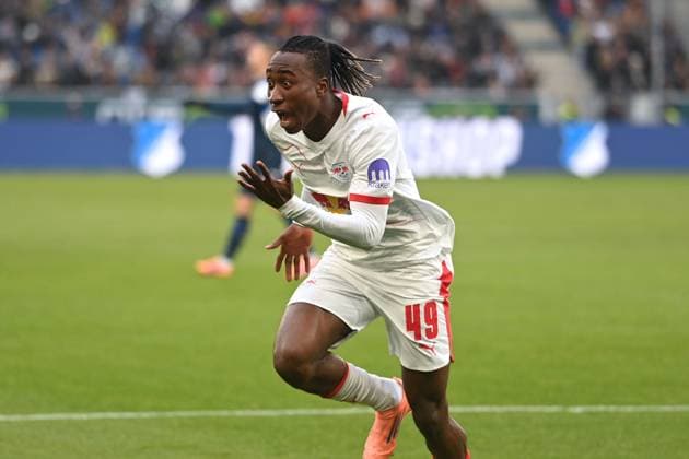 Torjubel Yan Diomande (L) nach Tor zum 0-1,Jubel,Freude,Begeisterung, Aktion,Einzelbild,angeschnittenes Einzelmotiv,Halbfigur,halbe Figur, Fussball 1. Bundesliga Saison 2025 2026, 10.Spieltag, Spieltag10 TSG 1899 Hoffenheim - RB Leipzig 3-1 am 08.11.2025 PreZero ARENA.