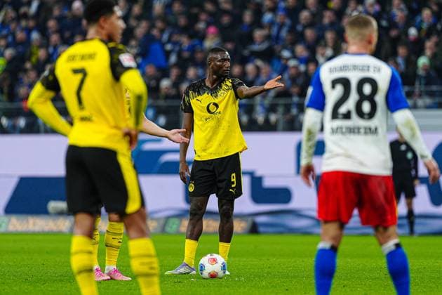 Serhou Guiassy (Borussia Dortmund, 09) GER, Hamburger SV vs. Borussia Dortmund, Fussball, 1. Bundesliga, Spieltag 10, Saison 2025 2026, 08.11.2025 DFL REGULATIONS PROHIBIT ANY USE OF PHOTOGRAPHS AS IMAGE SEQUENCES AND OR QUASI-VIDEO GER, Hamburger SV vs. Borussia Dortmund, Fussball, 1. Bundesliga, Spieltag 10, Saison 2025 2026, 08.11.2025 Hamburg Copyright: xEibner-Pressefoto MarcelxvonxFehrnx EP_MFN