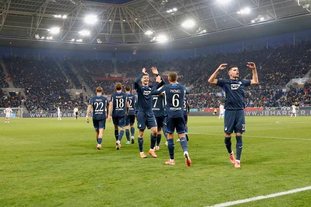 v.l.n.r.: Jubel nach dem Tor zum 3:1, jubelnd, bejubelt, jubelt, jubeln, Cheers after the goal, cheering, celebrated, cheers, cheering, emotions, 08.11.2025, Fussball, Bundesliga, TSG Hoffenheim - RB Leipzig, GER, Sinnsheim, PreZero Arena, DFL REGULATIONS PROHIBIT ANY USE OF PHOTOGRAPHS AS IMAGE SEQUENCES AND OR QUASI-VIDEO. Copyright: HMBxMedia xHeikoxBecker