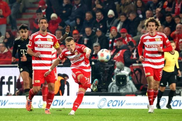 DEU, DFL, 1. FBL, 1.FC Union vs. Bayern Muenchen, 08.11.2025, Stadion Alte Foersterei, Berlin, DEU, DFL, 1. FBL, 1.FC Union vs. Bayern Muenchen, im Bild: Rani Khedira (1.FC Union Berlin 8), Tim Skarke (1.FC Union Berlin 21), Alex Kral (1.FC Union Berlin 33) DFL - regulations prohibit any use of Photographs as image sequences and or quasi-video