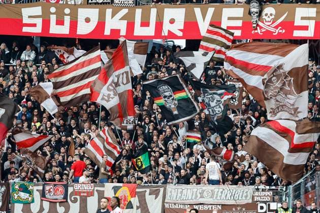 Fanblock FC St. Pauli , Deutschland, Fussball, 1. Bundesliga, 10.Spieltag, 2025 2026, SC Freiburg vs. FC St. Pauli, 09.11.2025, Europa-Park Stadion, Freiburg im Breisgau, Deutschland Freiburg im Breisgau Europa-Park Stadion Baden-Württemberg Deutschland Copyright: xGrantxHubbsx