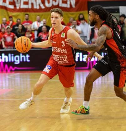 Aiden Warnholtz, KobeLangley 8. Spieltag, 2.Bundesliga Pro A, 46ers, Basketball, Basketball Saison 2025 2026, BBL, Deutschland, Gießen 46ers Bayer Giants Leverkusen, Gießen in rot, Leverkusen in schwarz, Herren