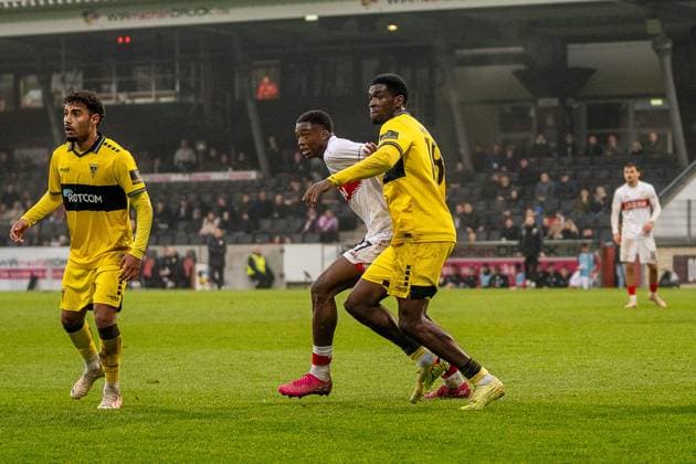 Zweikampf zwischen Kwasi Wriedt (Alemannia Aachen, 18) und Mansour Ouro-Tagba (VfB Stuttgart II, 27), VFB Stuttgart II vs. Alemannia Aachen, Fussball, 3. Liga, 14. Spieltag, Saison 2025 2026, 09.11.2025 VFB Stuttgart II vs. Alemannia Aachen, Fussball, 3. Liga, 14. Spieltag, Saison 2025 2026, 09.11.2025 Aspach Copyright: xEibner-Pressefoto PhilipxZieglerx EP_PZR
