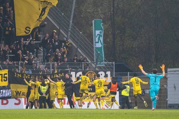 Torjubel zum 1:3 Endstand, VFB Stuttgart II vs. Alemannia Aachen, Fussball, 3. Liga, 14. Spieltag, Saison 2025 2026, 09.11.2025 VFB Stuttgart II vs. Alemannia Aachen, Fussball, 3. Liga, 14. Spieltag, Saison 2025 2026, 09.11.2025 Aspach Copyright: xEibner-Pressefoto PhilipxZieglerx EP_PZR