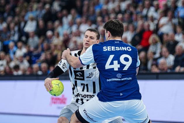 Elias Ellefsen a Skipagotu (THW Kiel, 71), Aron Seesing (Bergischer HC, 49) GER, THW Kiel vs. Bergischer HC, Handball, 1. Bundesliga, Spieltag 11, Saison 2025 2026, 09.11.2025 GER, THW Kiel vs. Bergischer HC, Handball, 1. Bundesliga, Spieltag 11, Saison 2025 2026, 09.11.2025 Kiel Copyright: xEibner-Pressefoto MarcelxvonxFehrnx EP_MFN